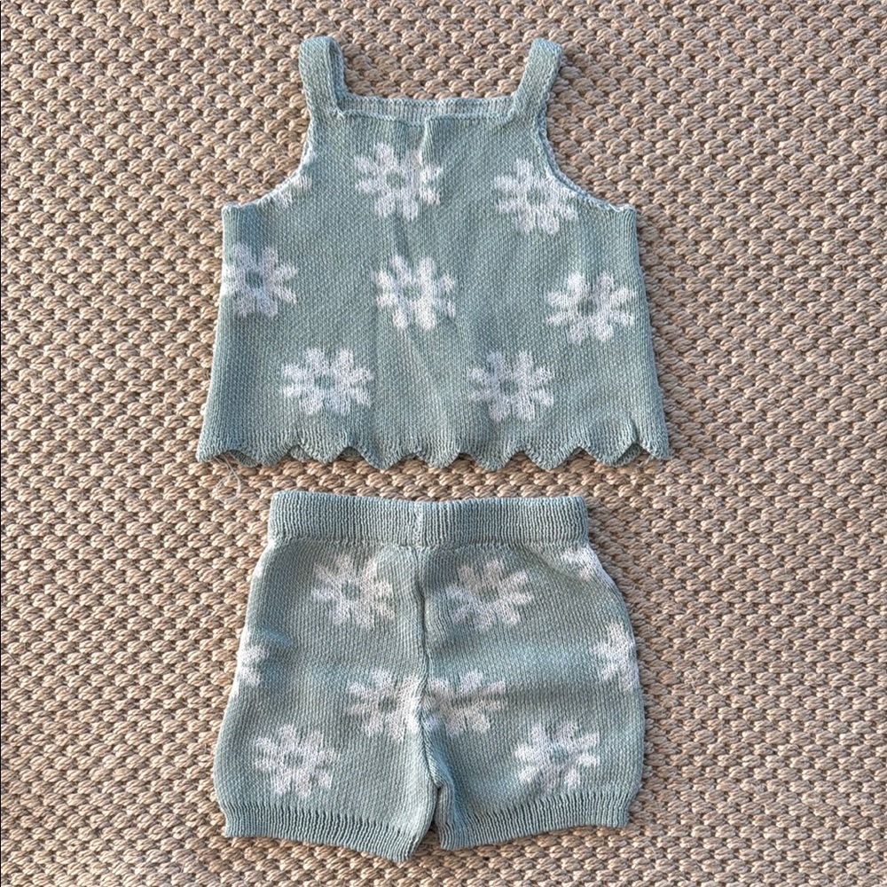 Zara Green and White Flower Daisy Matching Set with Snowflake Pattern 3T - Picture 4 of 6